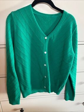 Women’s Green V-Neck Button Cardigan Sweater